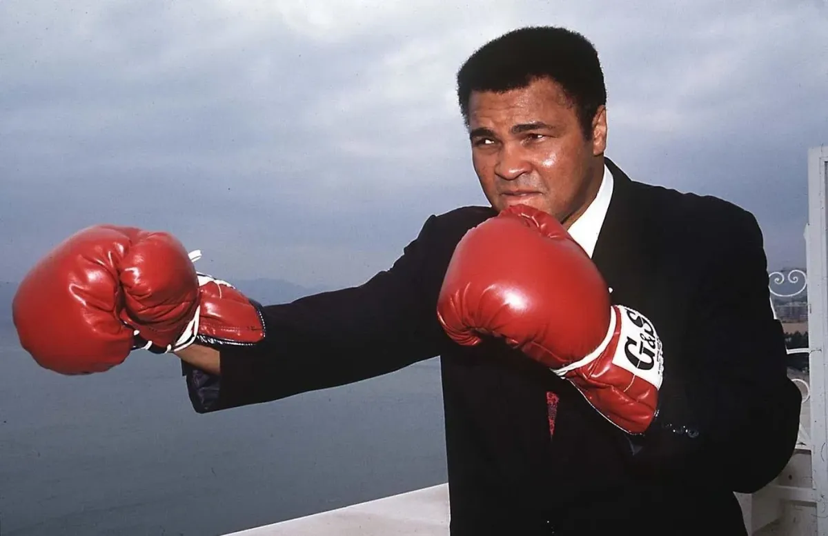 Létám jako motýl a bodám jako včela. Muhammad Ali zemřel před 10 lety
